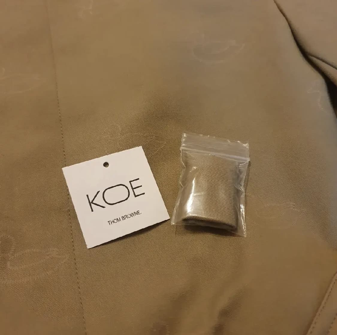 톰브라운x코에 콜라보 맥코트 상품이미지9