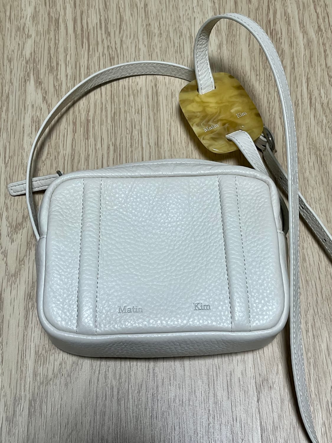 마뗑킴 호마이카 미니 크로스백 크림색상 상품이미지1