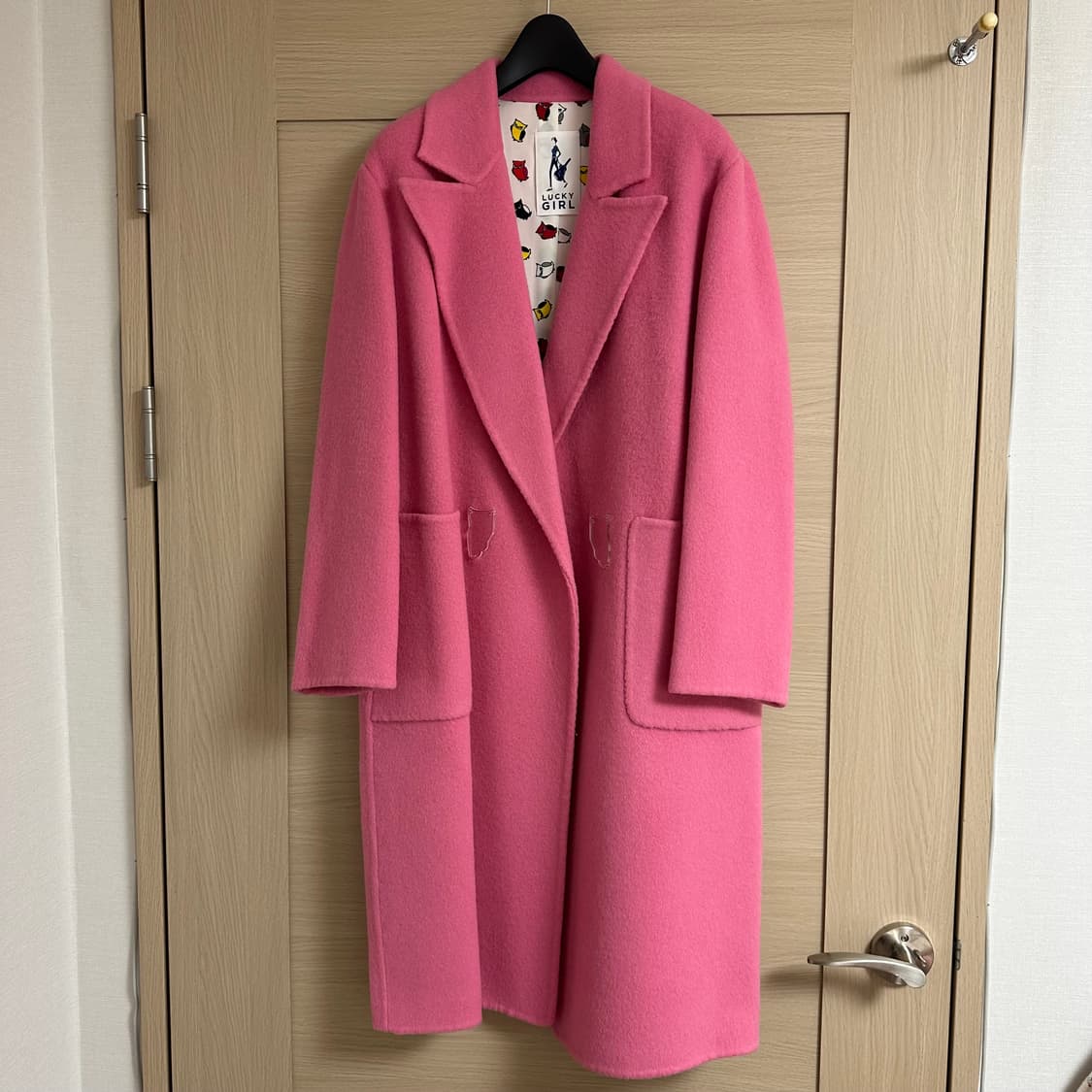 럭키슈에뜨 럭키슈에트 럭키걸 장윤주 콜라보 핑크 코트 36사이즈/새상품 상품이미지1