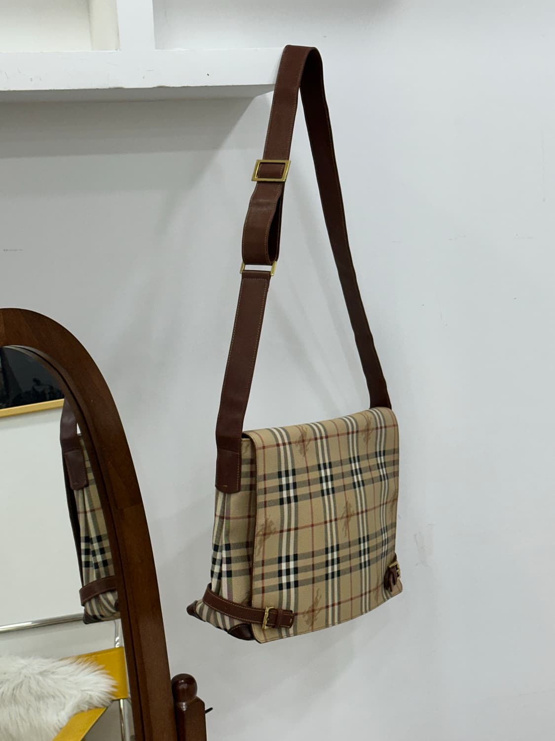 버버리 크로스백 상품이미지1