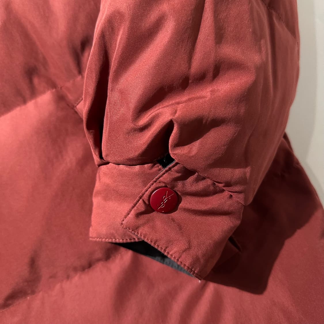 입생로랑 리버시블 구스다운 패딩 상품이미지8