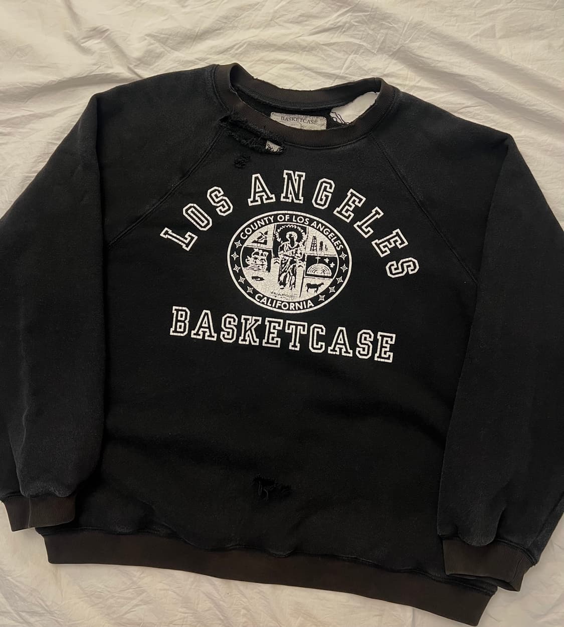 basketcase gallery 팝업 익스클루시브 맨투맨 크루넥 블랙 상품이미지1