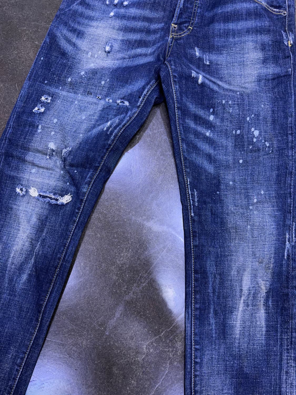 디스퀘어드2 페인팅 데미지 디테일 슬림 스트레이트핏 데님팬츠 44 상품이미지5