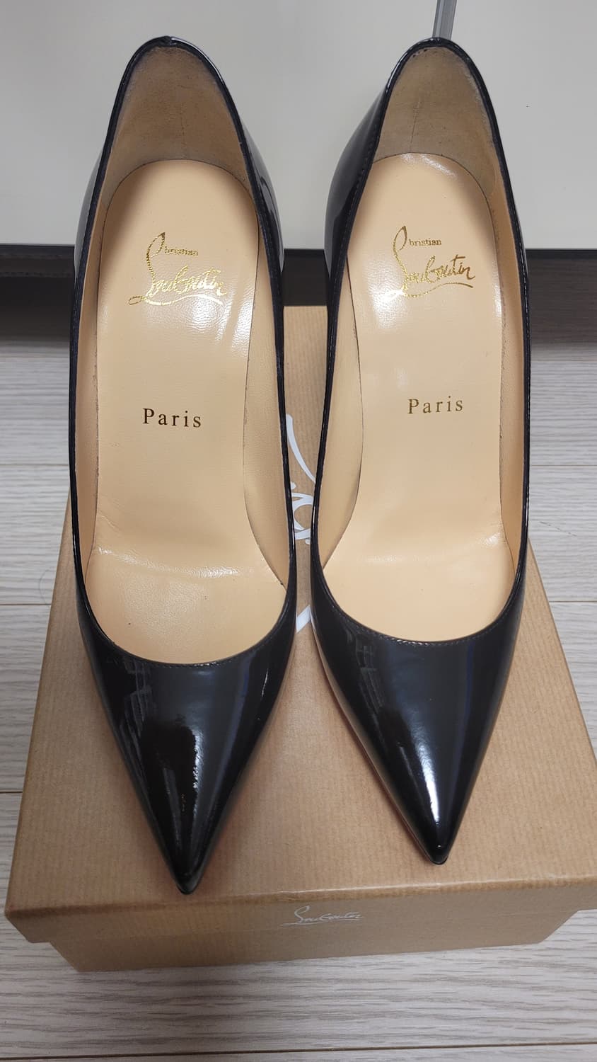 크리스찬 루부탱 케이트100 페이턴트 블랙 36.5 판매합니다. 상품이미지3