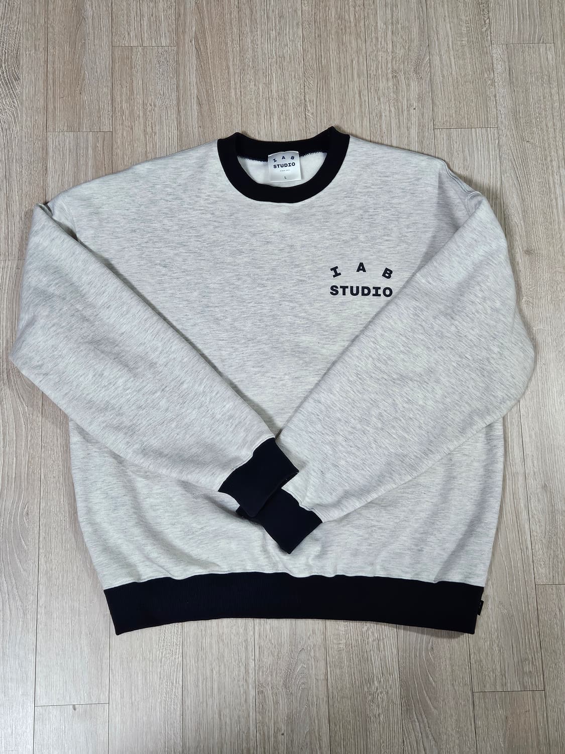 아이앱 스튜디오 오트밀색상 맨투맨 L사이즈 상품이미지1