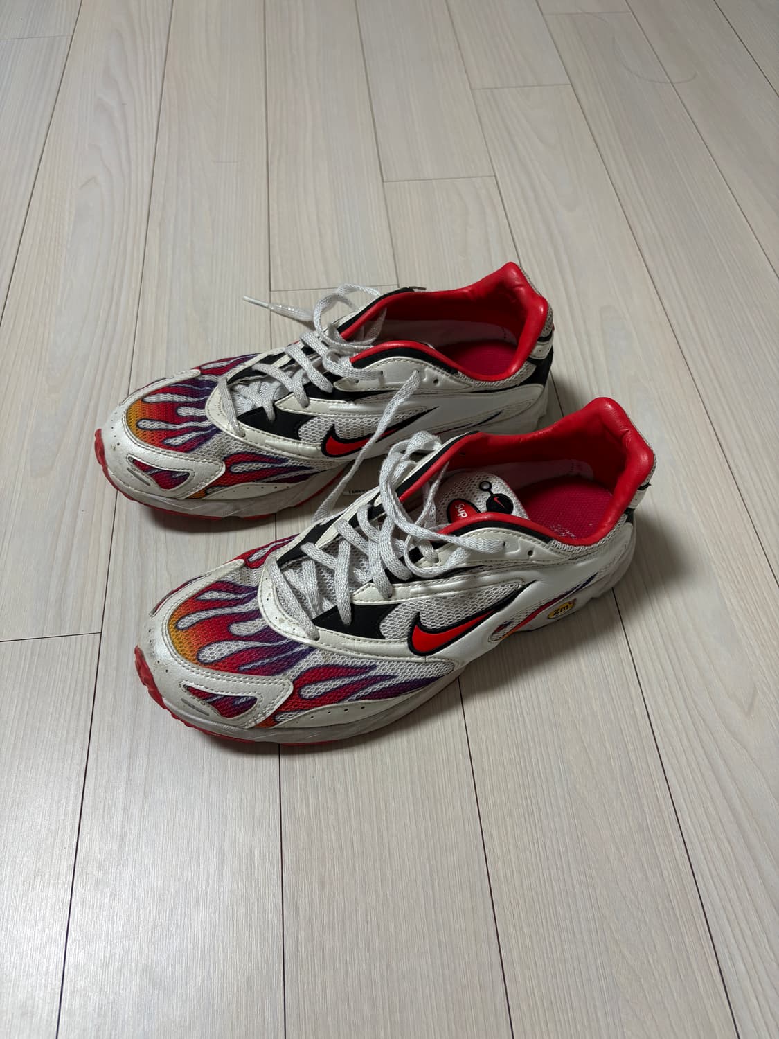 슈프림 나이키 줌스트릭 스펙트럼 플러스 화이트  상품이미지2