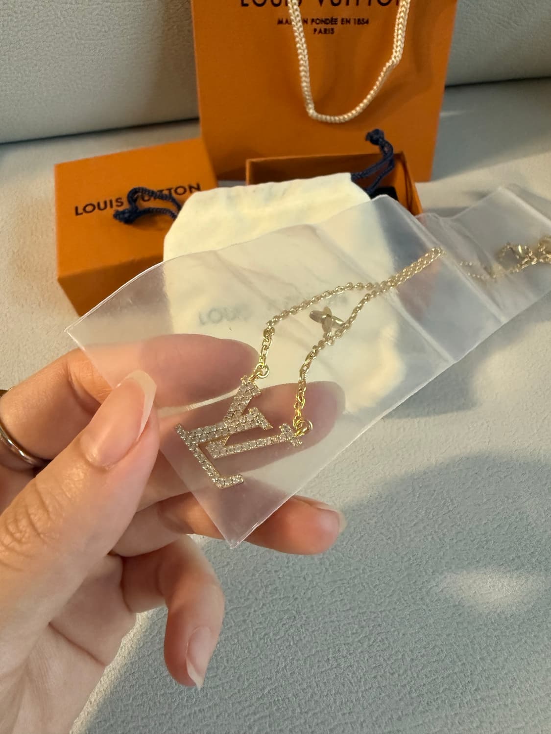루이비통 아이코닉 목걸이 상품이미지2