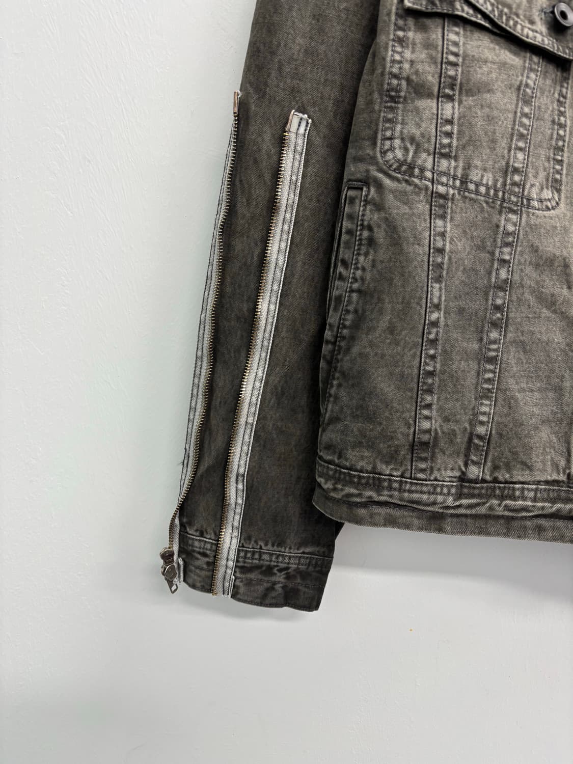 이티씨이 (ETCE) 레이어드 지퍼 디테일 워시드 트러커 자켓 상품이미지5