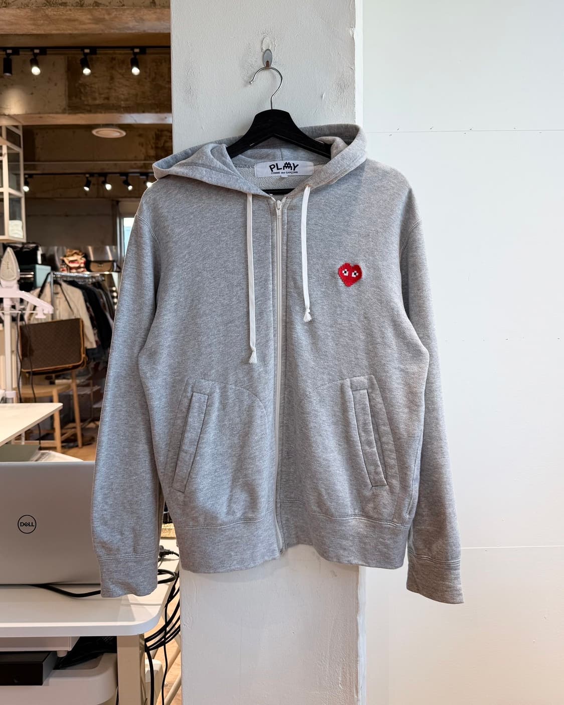 꼼데가르송 플레이 그레이 픽셀 하트 와펜 후드 집업  상품이미지2