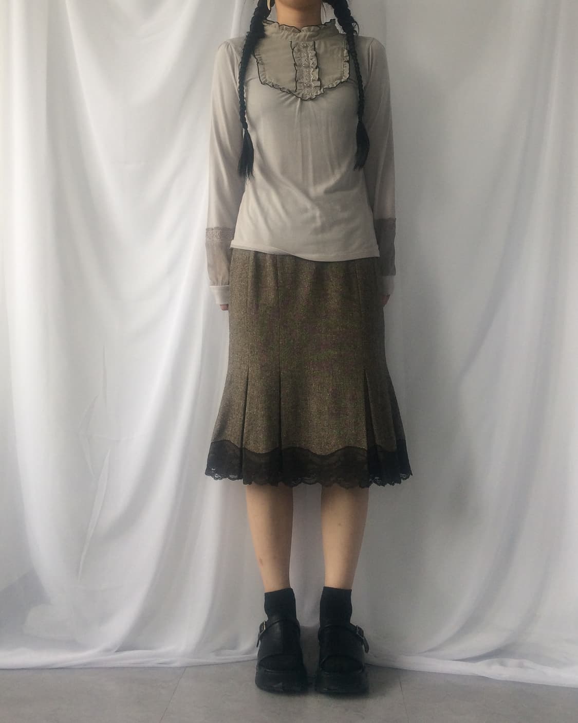 Frill trimming high neck sleeve 상품이미지1