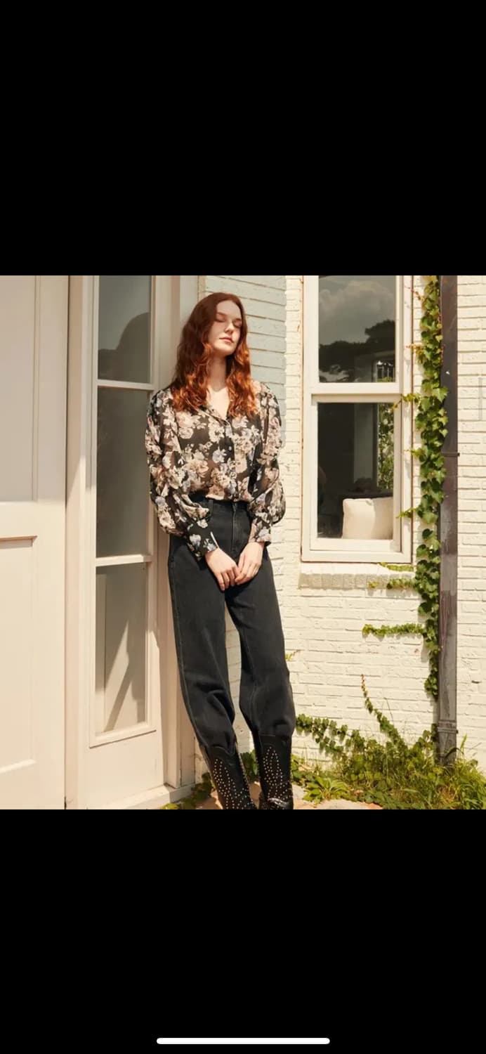 오엘 ouel 플라워 퍼프 셔링 블라우스 블랙 - 플로랄 상품이미지2