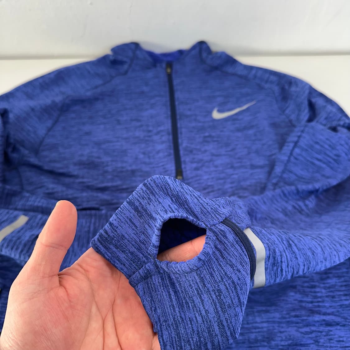XL 나이키런닝 퍼플 스카치스우시 핑거홀 반집업 런닝긴팔티 상품이미지3
