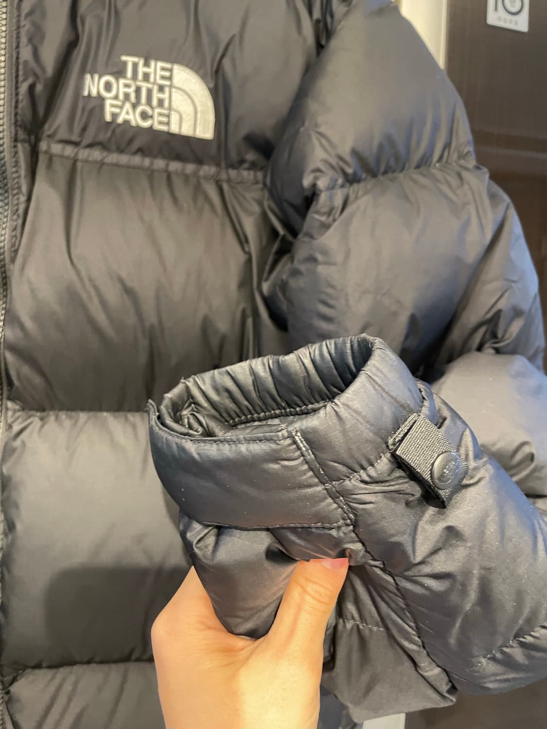 노스페이스 1996눕시 패딩 블랙 90(S) 상품이미지4