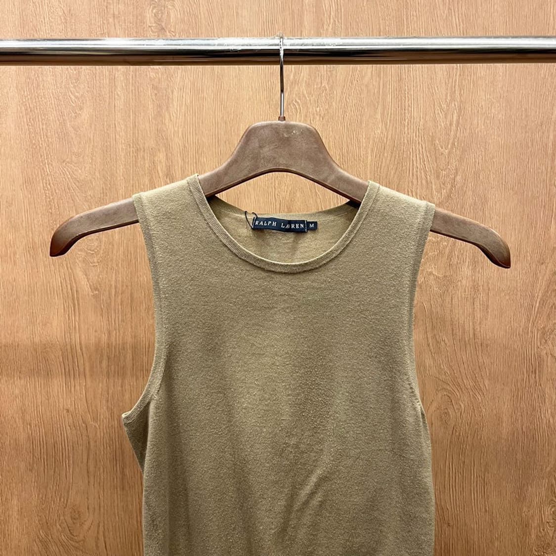 랄프로렌 슬리브리스 니트 베스트 라운드넥 프릴 리브드 헴 디테일 베이지 상품이미지4