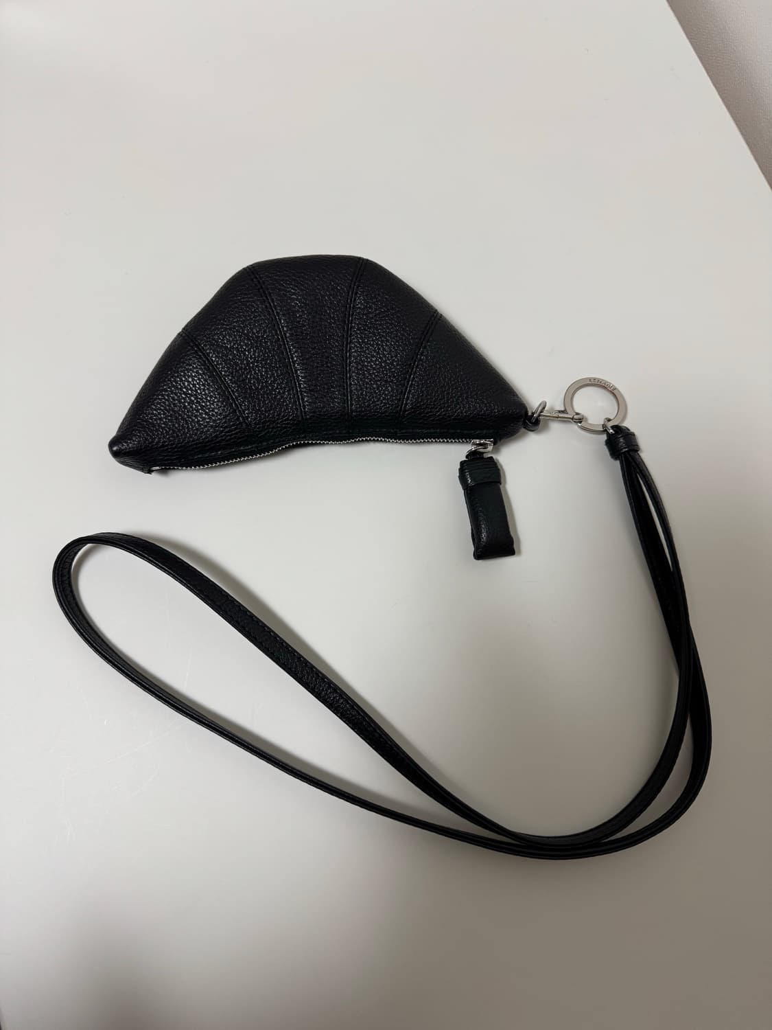 르메르 크로와상 코인펄스 블랙 상품이미지1