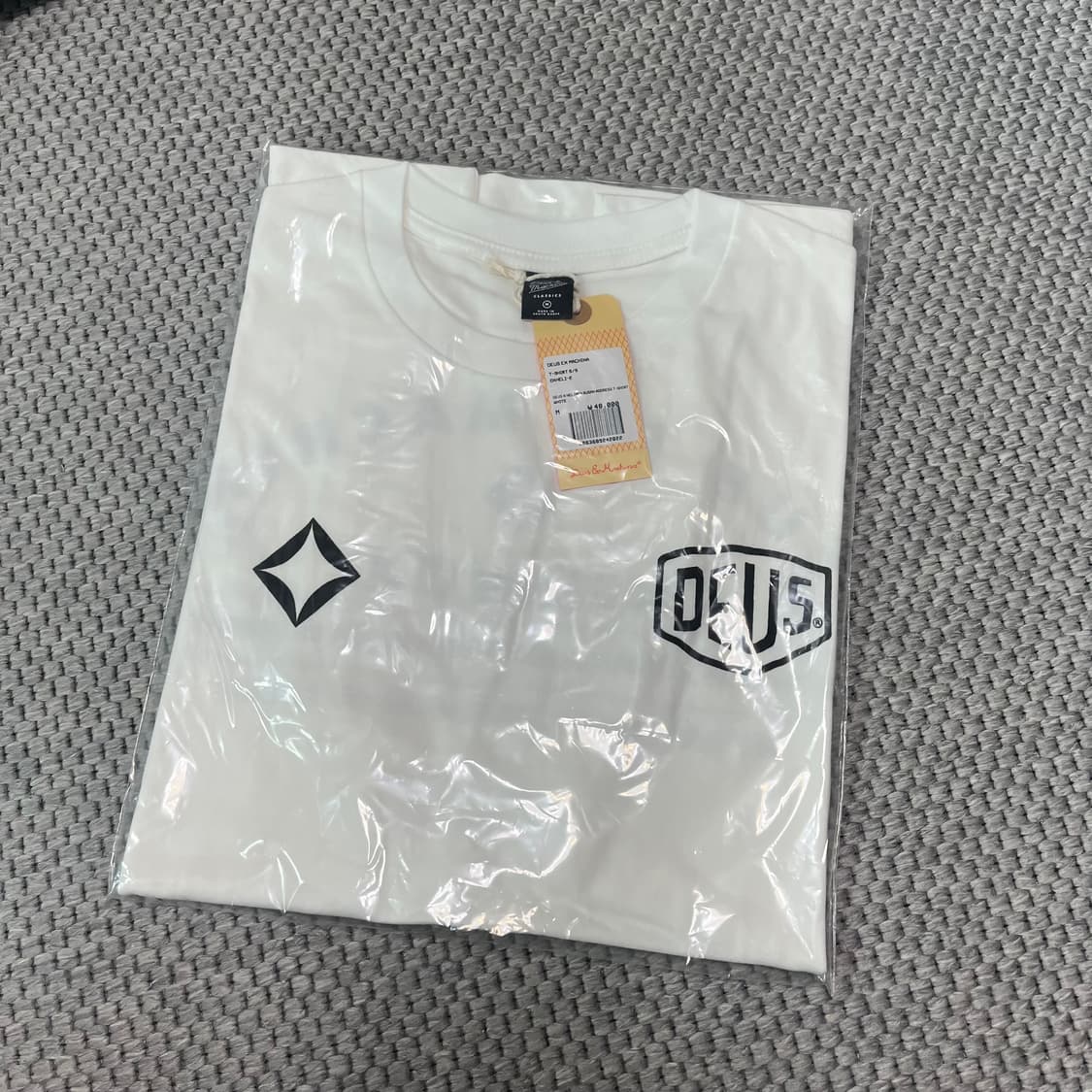 데우스 x 헬리녹스 부산 어드레스 티셔츠 상품이미지3