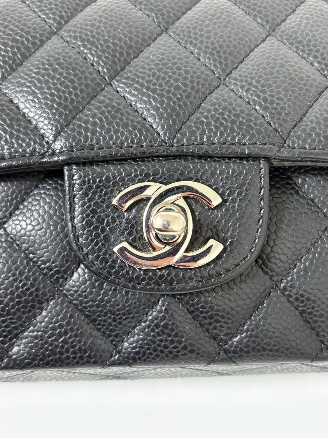 샤넬 클래식 미듐 캐비어 은장백 상품이미지5