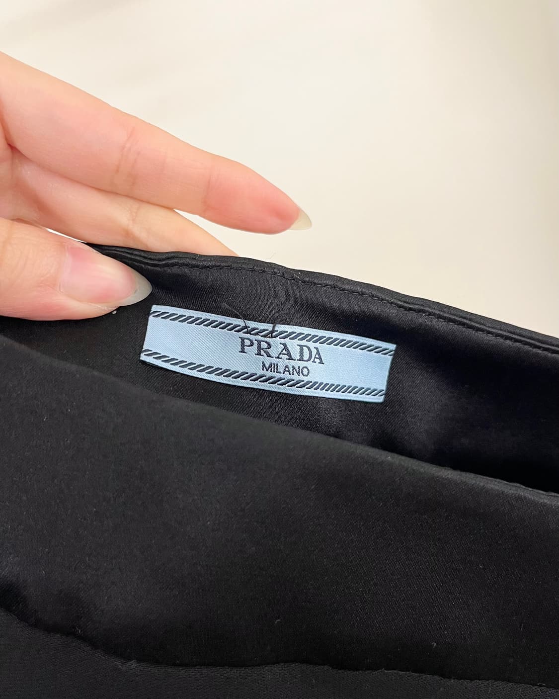 프라다 블랙 울 미디 스커트 상품이미지7