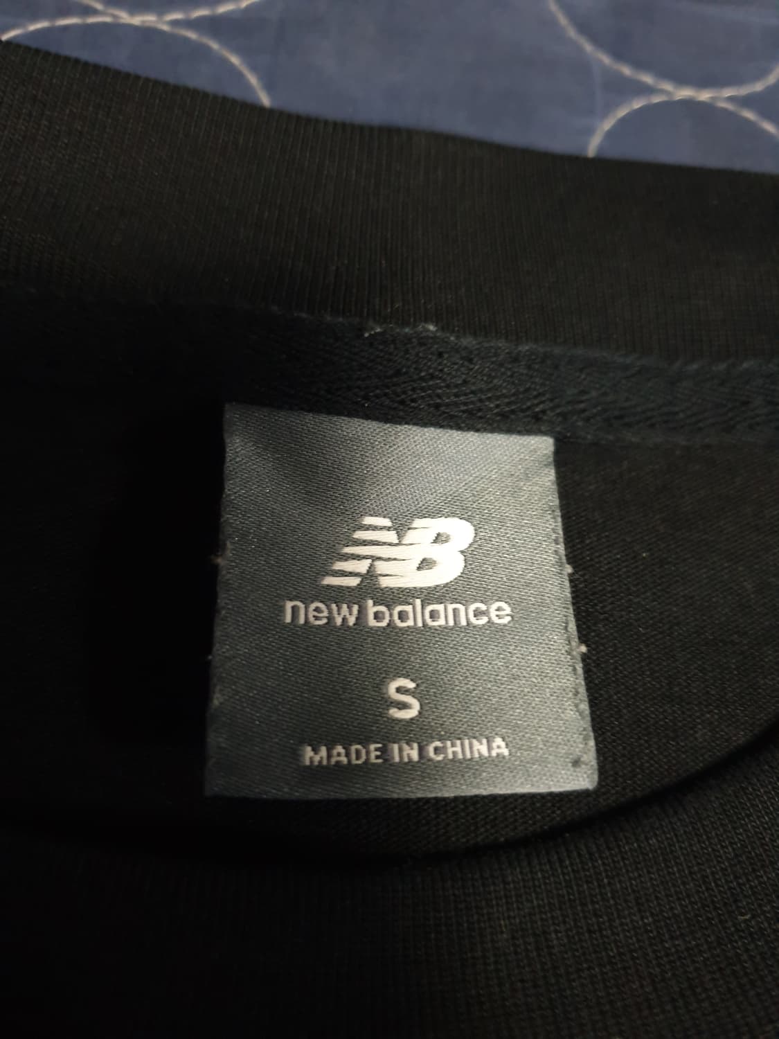 뉴발란스 볼륨로고 반팔티 블랙 (S) 상품이미지3