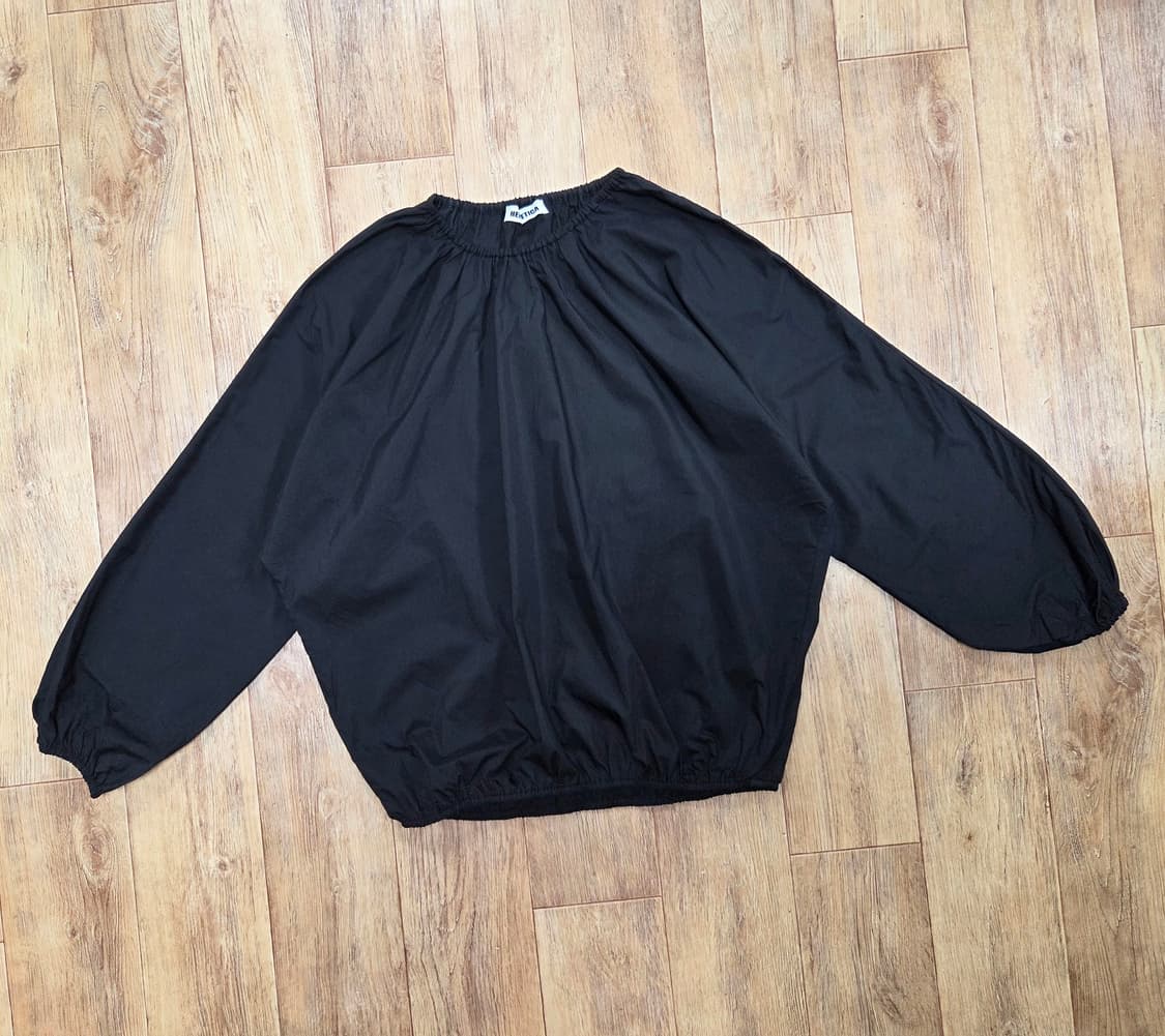 헬베티카(HELVETICA) 셔링 퍼프소매 블라우스 프리사이즈 새상품 상품이미지1