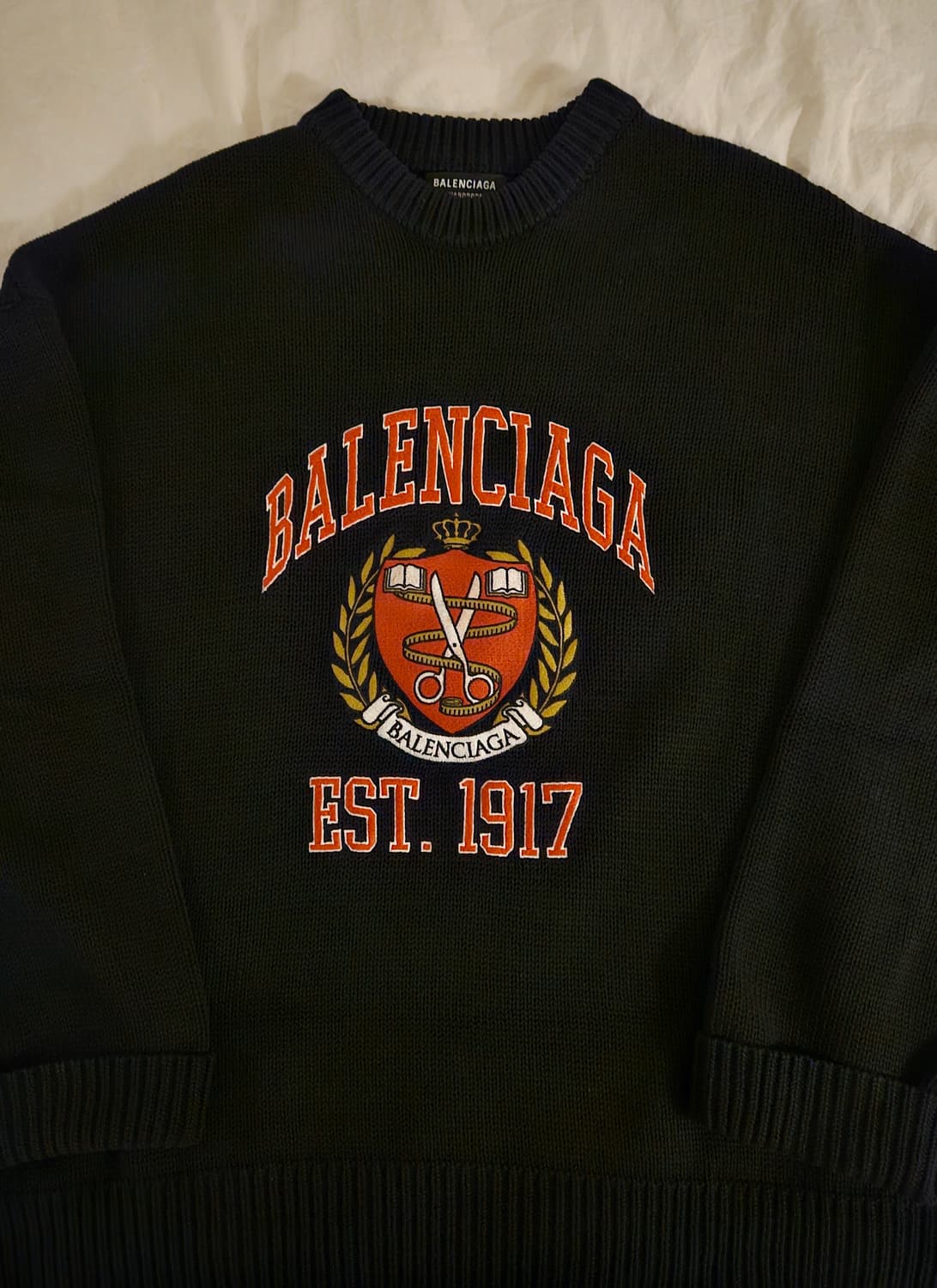 발렌시아가 컬리지 로고 자수 니트 상품이미지1