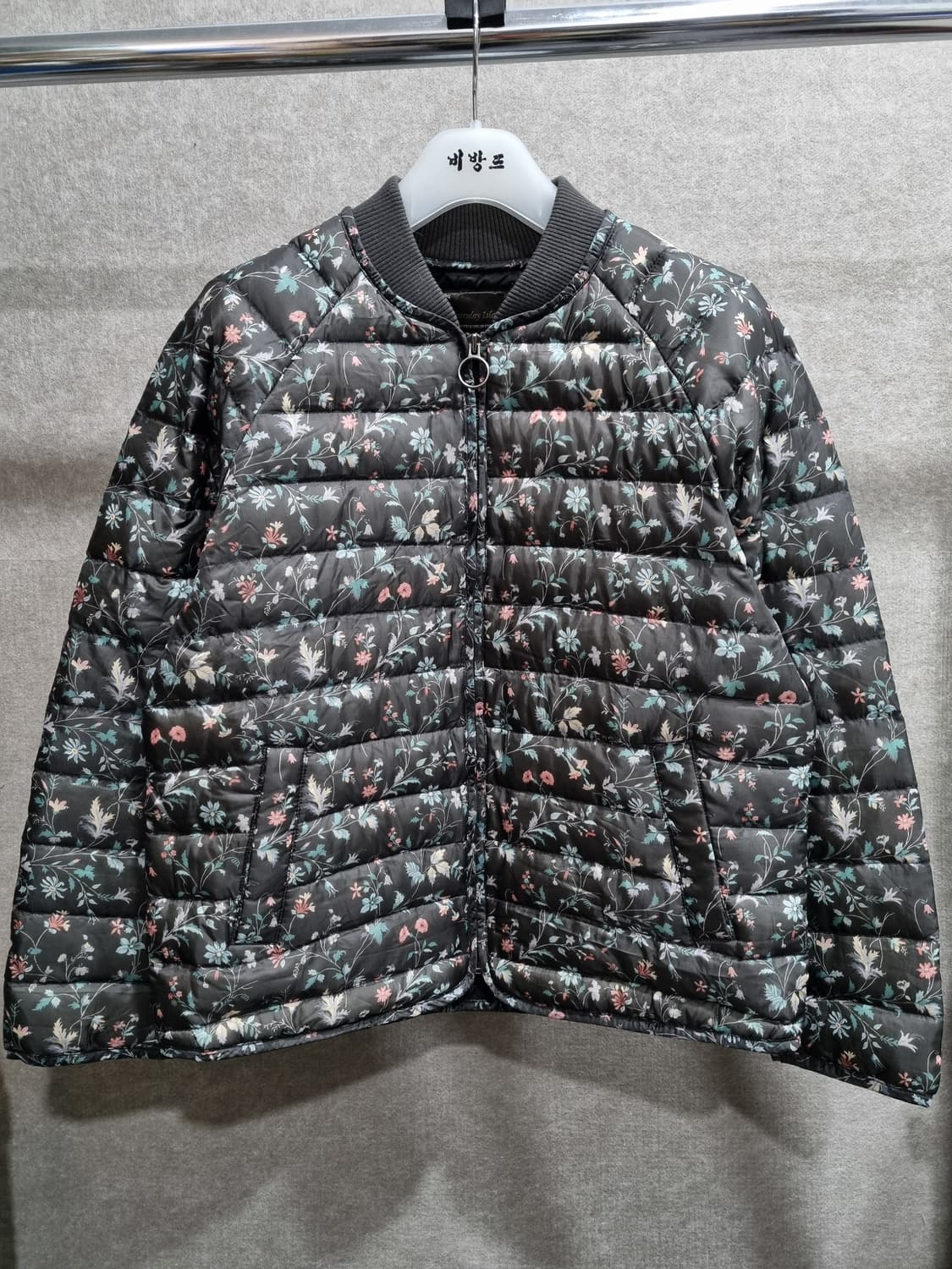 여성 M 써스데이아일랜드 오리털 경량 패딩 상품이미지1