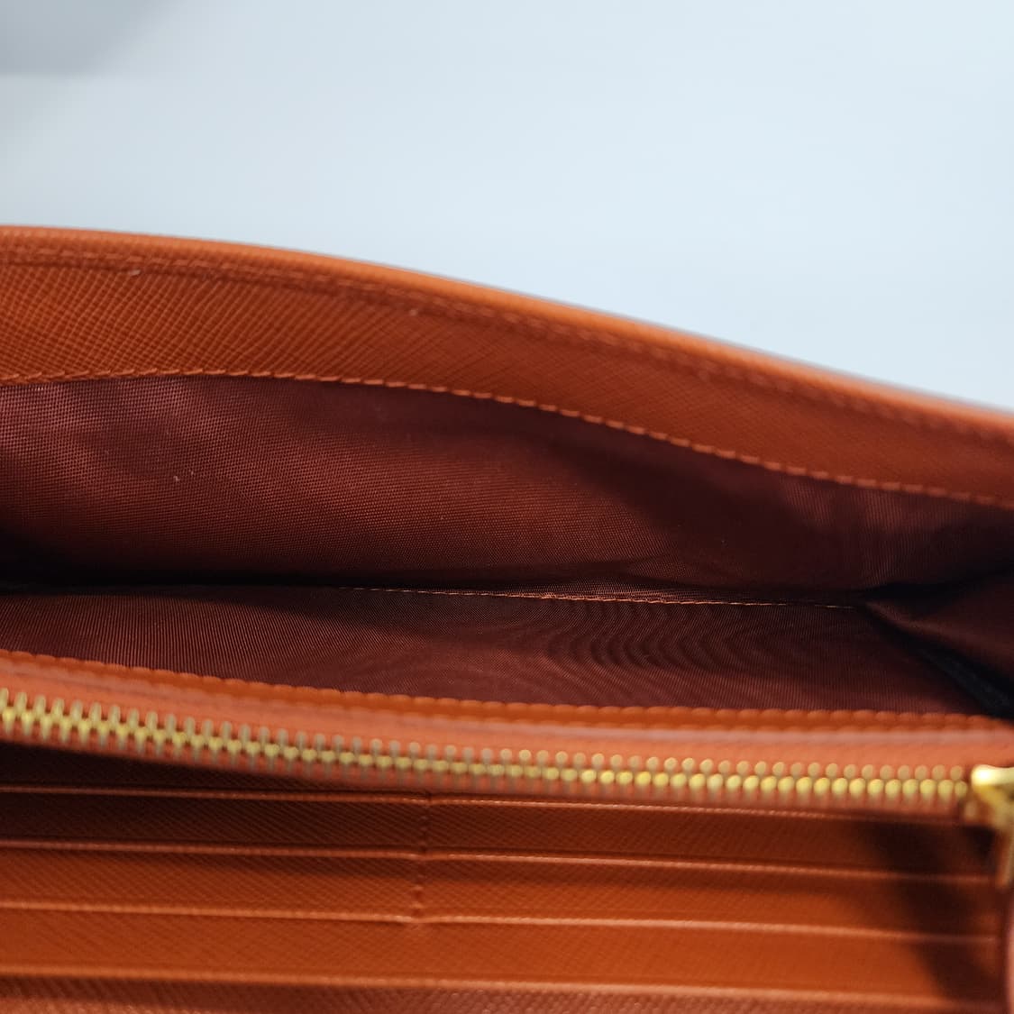 상태최상 프라다 메탈 로고 사피아노 장지갑 다크오렌지 상품이미지10