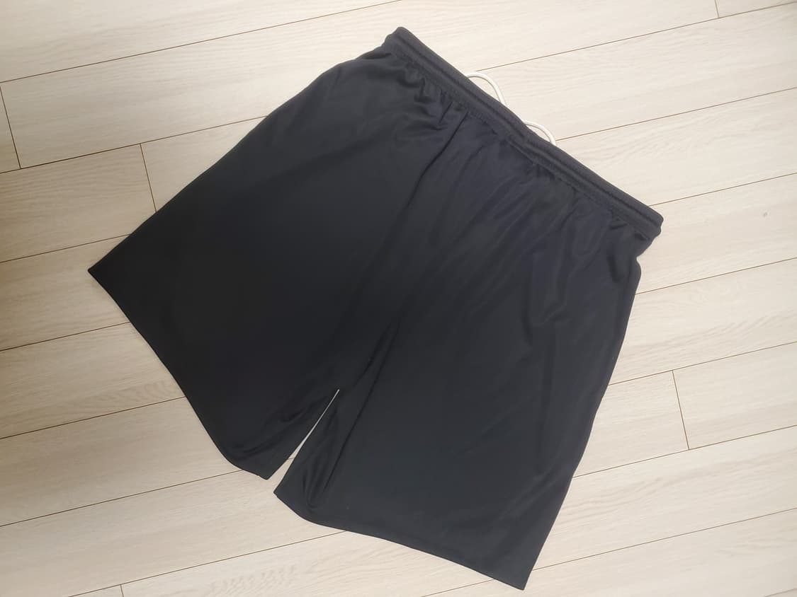 새상품급)나이키 드라이핏 반바지 사이즈L

검정색 나이키 드라이핏 반바지 상품이미지4