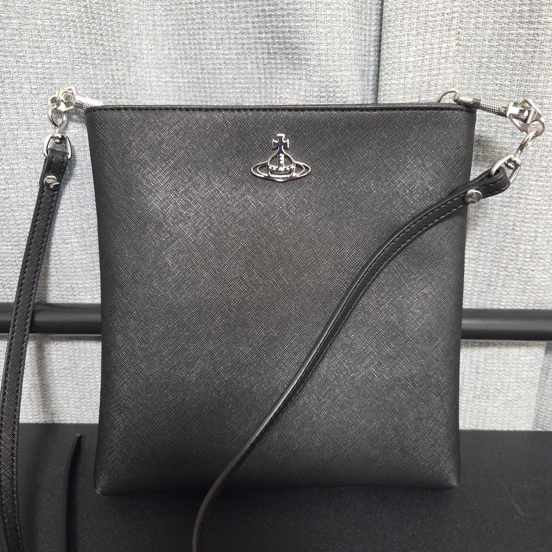 비비안 웨스트우드 비건 사피아노 크로스백 상품이미지2