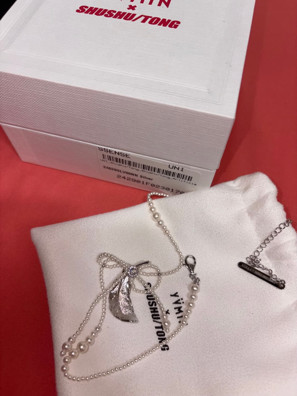 슈슈통 화이트 실버 위민 태슬 페더 목걸이 상품이미지2