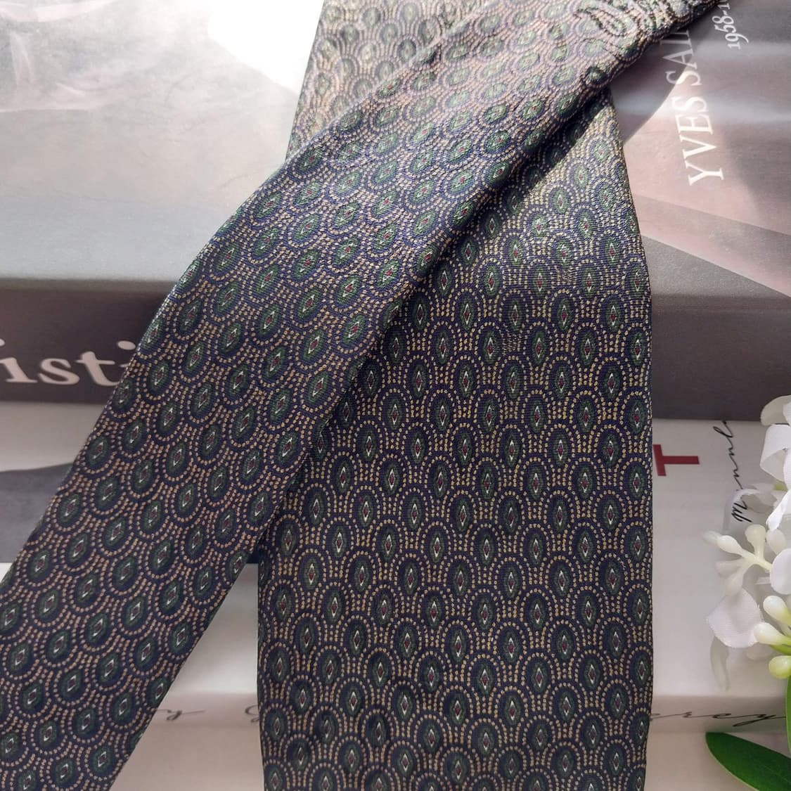 디올 실크 다크그린 공작새 패턴 넥타이 9.2cm A+등급 K1896
 상품이미지4