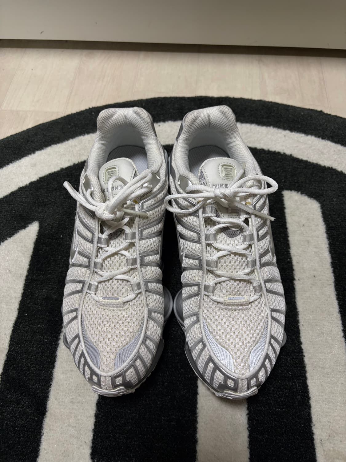 (W) 나이키 샥스 TL 메탈릭 실버 235사이즈 상품이미지3
