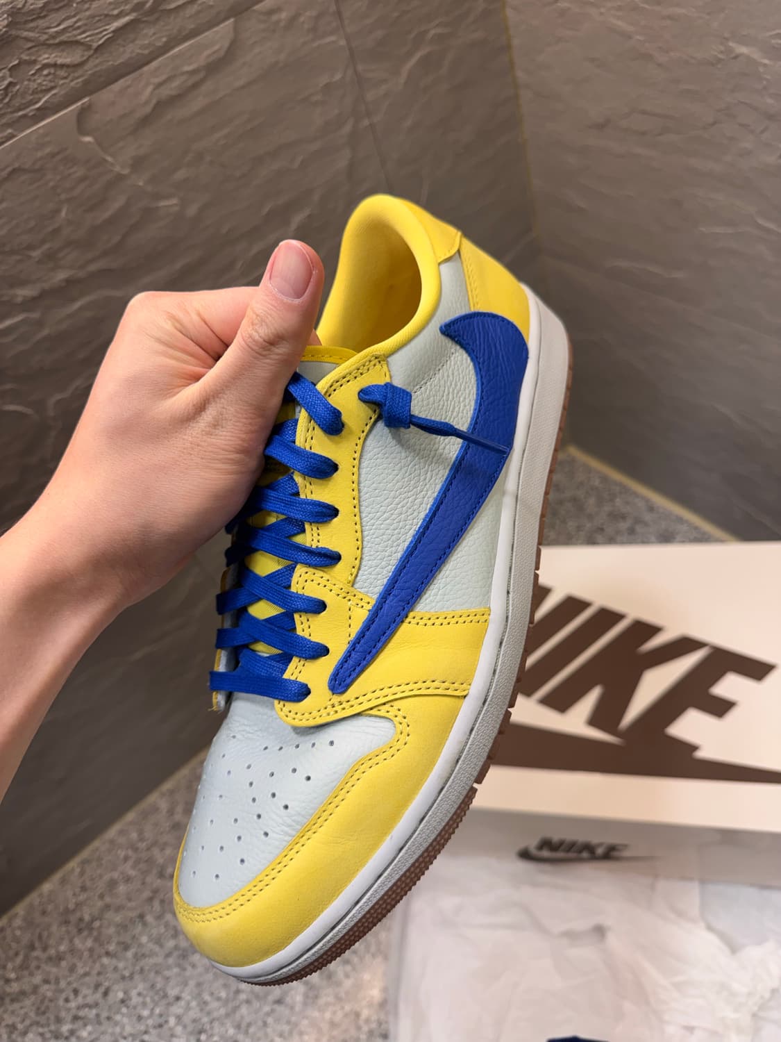 조던 x 트레비스 스캇 레트로 로우 OG SP 카나리 상품이미지5