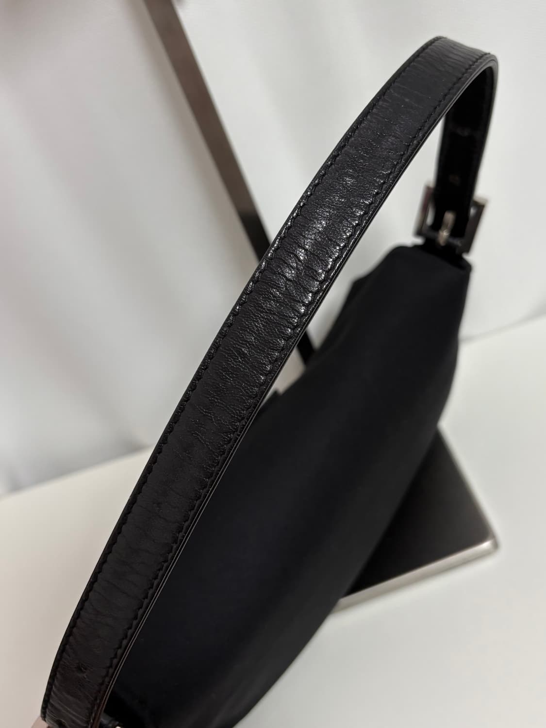 펜디 나일론 바게트백 블랙 상품이미지10