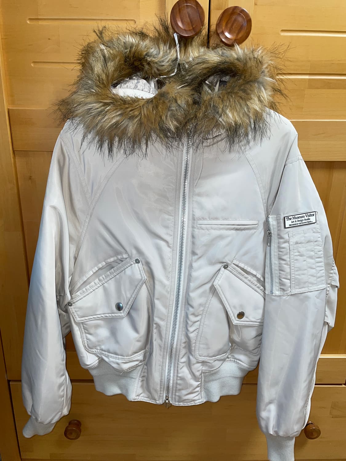 더뮤지엄비지터 fur hood metal logo ma-1 jumper  상품이미지4