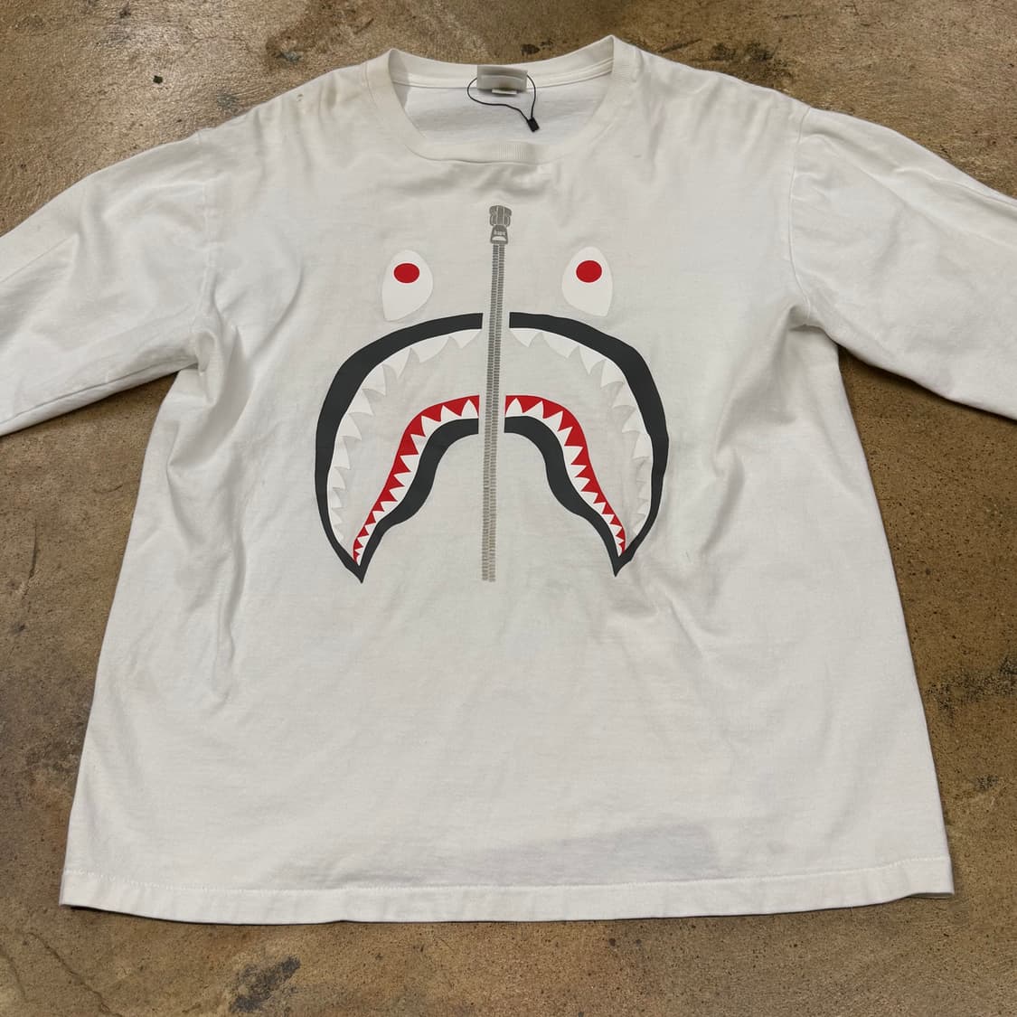 베이프 화이트 빅로고 샤크 롱슬리브 긴팔 티셔츠 상품이미지3