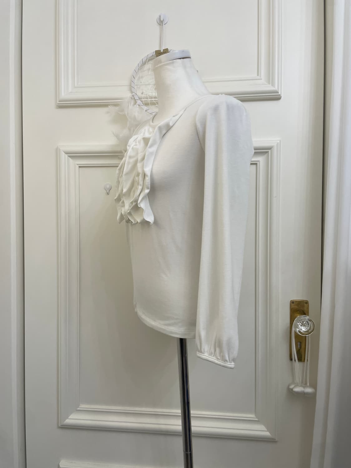 white ruffle point puff sleeve top&beige 상품이미지7