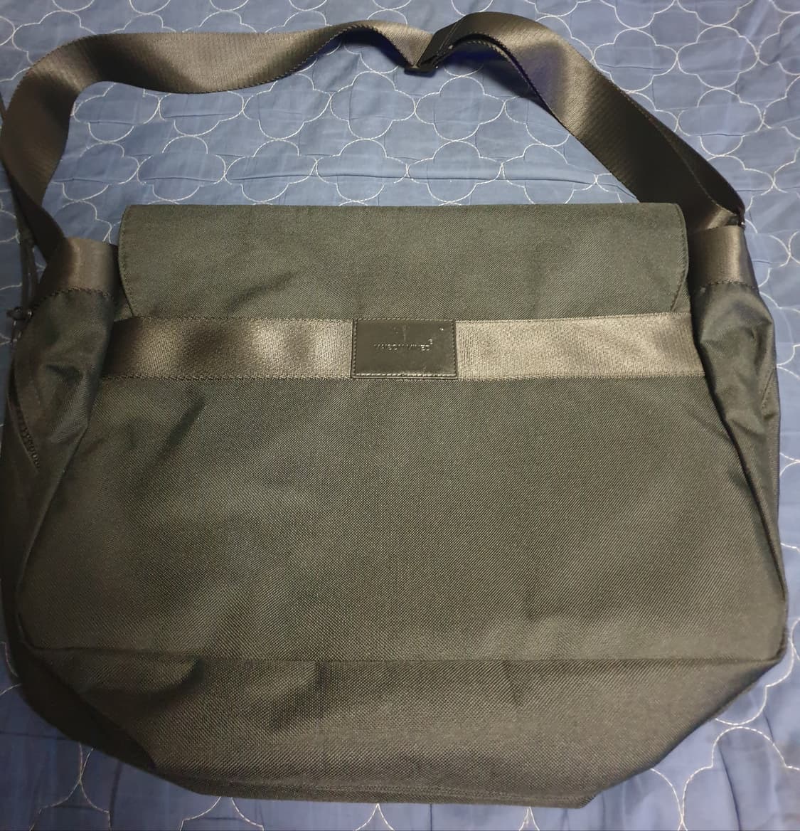 메종미네드 투버클 메신저 크로스백 블랙 상품이미지2