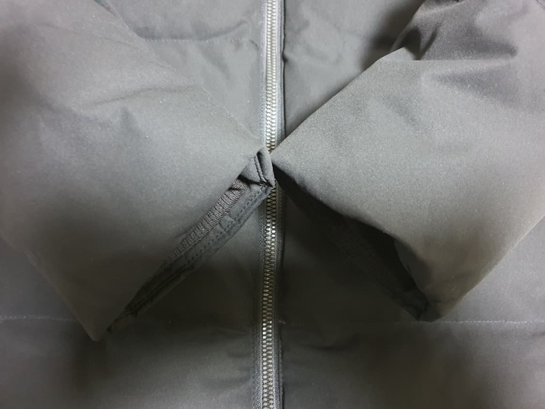 데상트 미드롱 다운 패딩  상태좋고깨끗해요 사이즈 90 상품이미지5