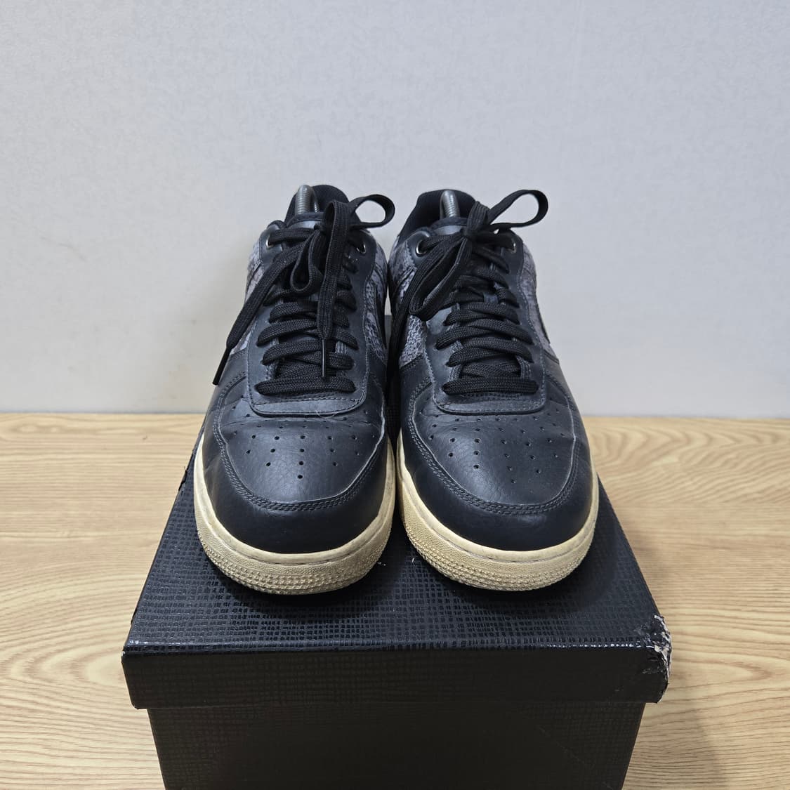 265 나이키 에어포스1 07 LV8 블랙 뱀피 상품이미지2