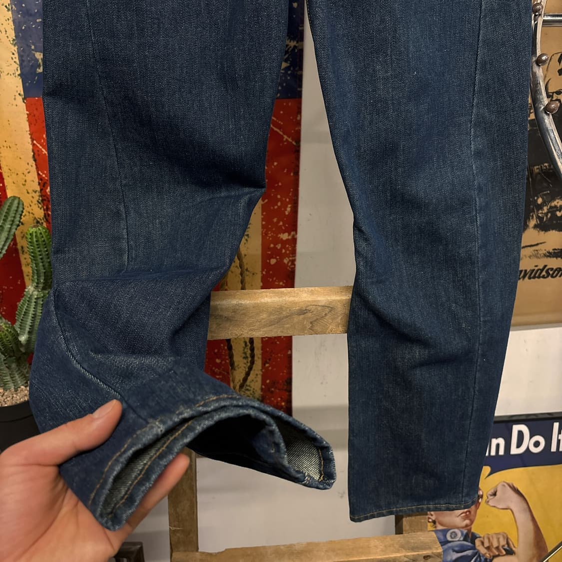 리바이스X코카콜라 레더포켓 3D 커브드진 인디고 데님팬츠 N395 상품이미지4