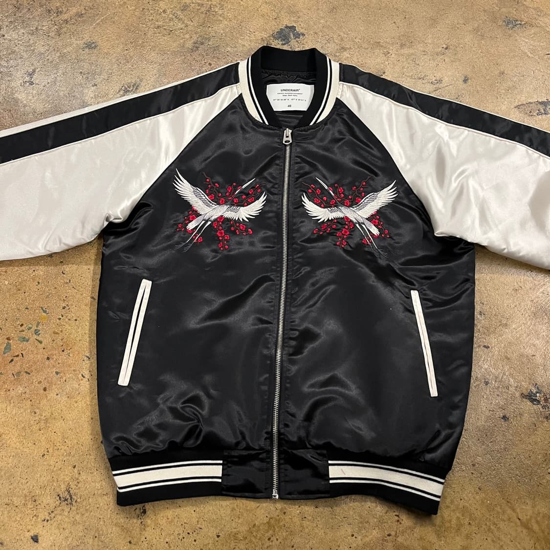 [정품/46] 언더에어 흑백 자수 스카잔 봄버자켓 상품이미지3