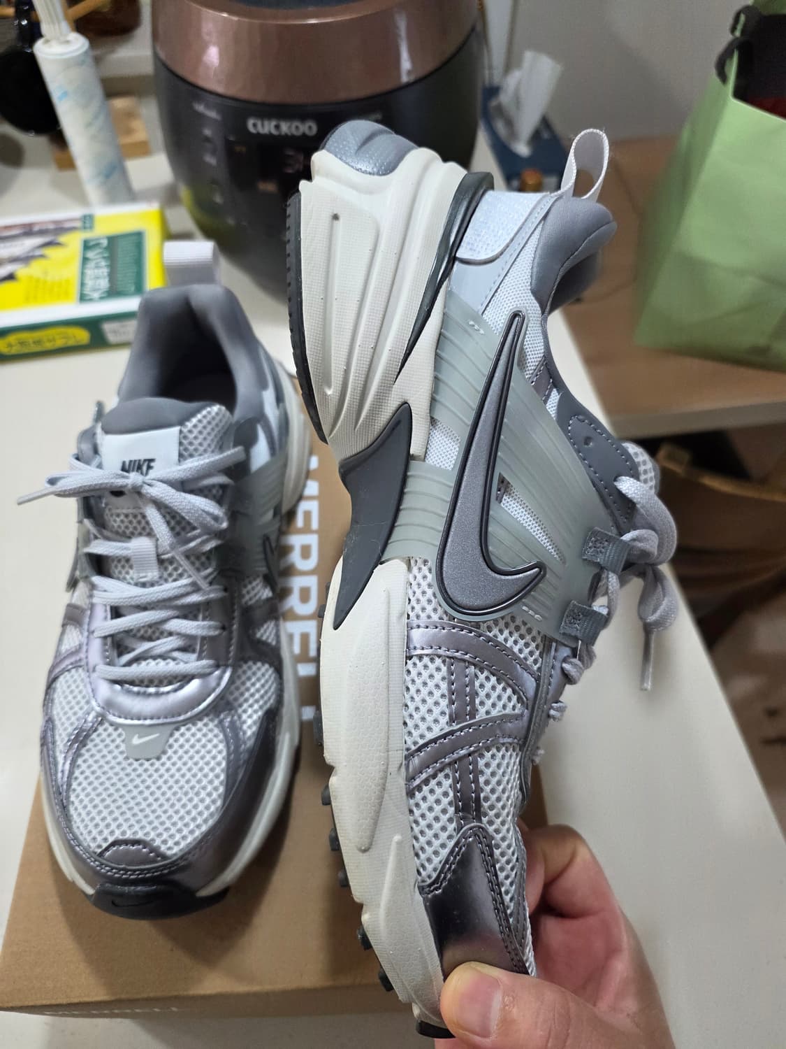 나이키 V2K 런 퓨어 플래티넘 울프그레이 상품이미지2