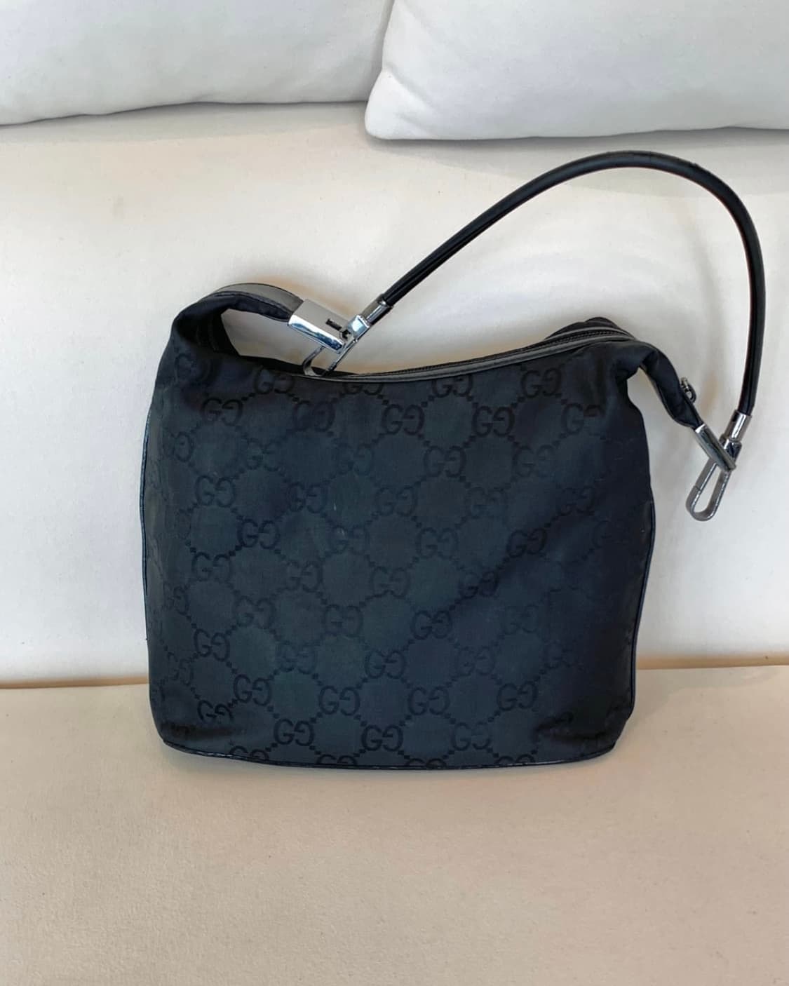 구찌 GG 나일론 호보백 상품이미지1