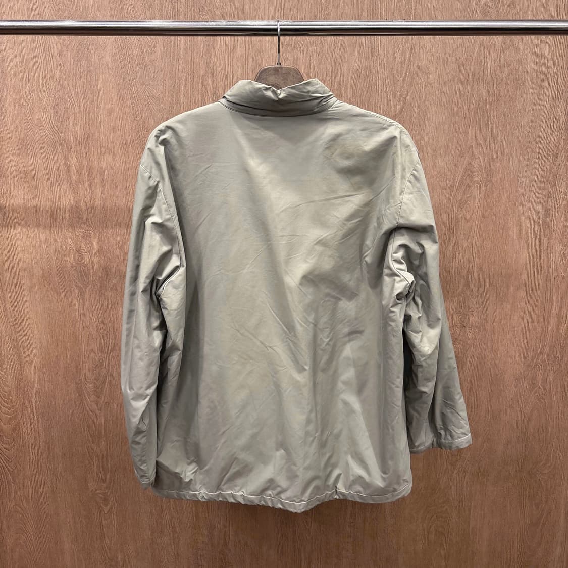 버버리 하이넥 해링턴 윈드 브레이커 자켓 로고 자수 디테일 카키 베이지 상품이미지3