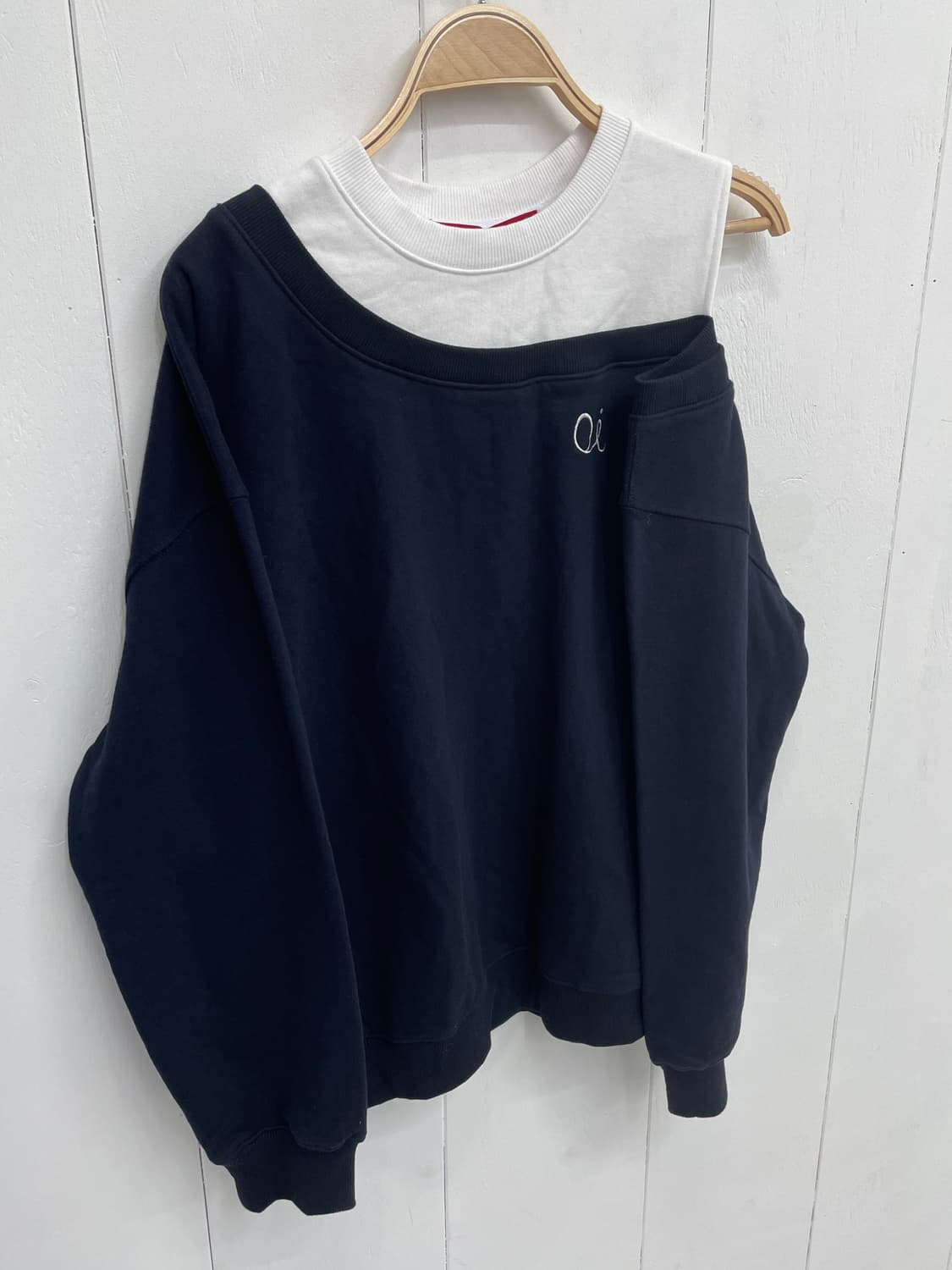 오아이오아이 컬렉션 레이어드 오프숄더 맨투맨 상품이미지4