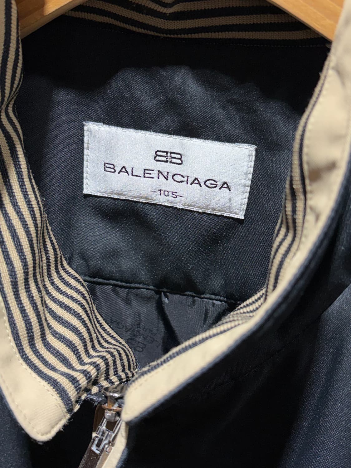 XL 발렌시아가 심볼로고 블랙 폴리쉘 자켓 상품이미지5