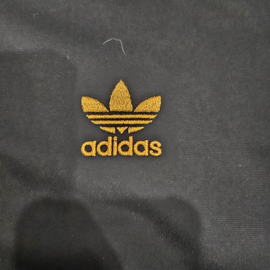 아디다스 니고베어 한정판 골드블랙 트랙탑
L 상품이미지4