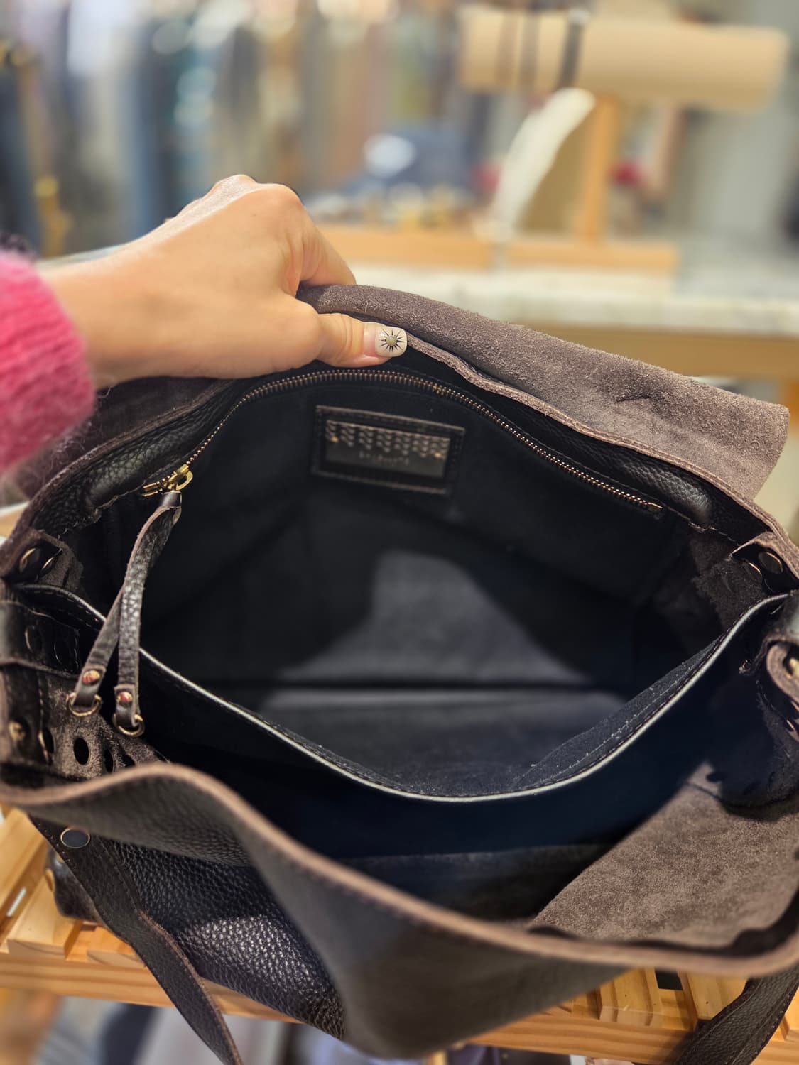 자넬라토 포스티나 스터드 가죽 숄더백 상품이미지7