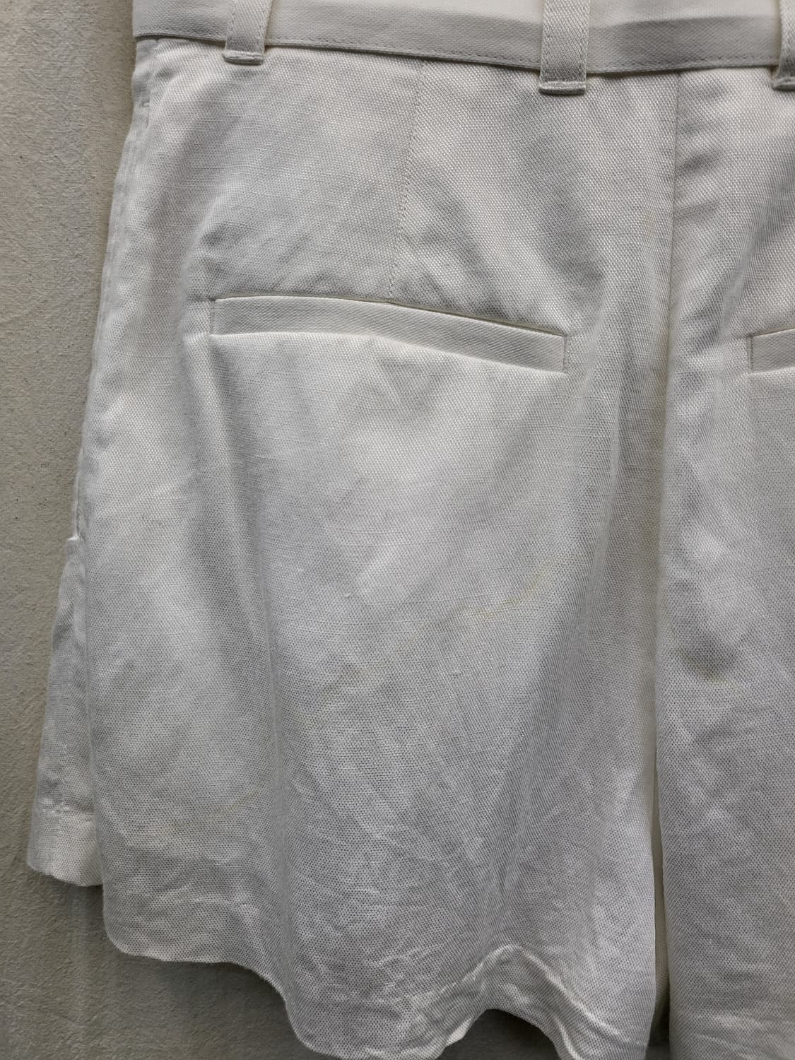 club monaco 화이트 벨트 반바지 상품이미지4